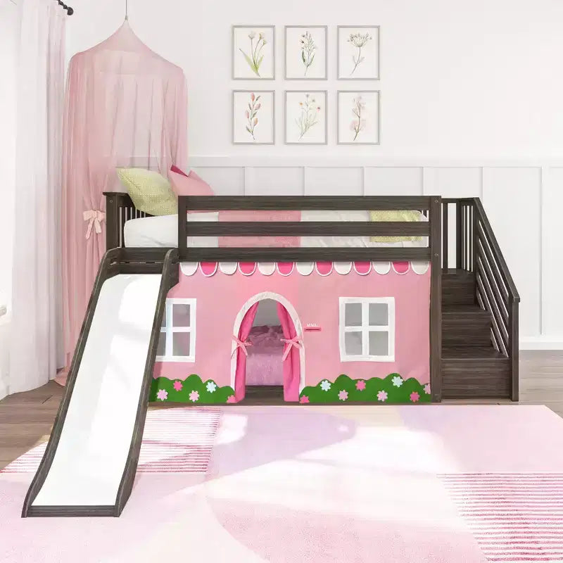 Lit superposé bas jumeau sur jumeau avec escaliers, toboggan facile et rideau de style ferme rose pâle et blanc