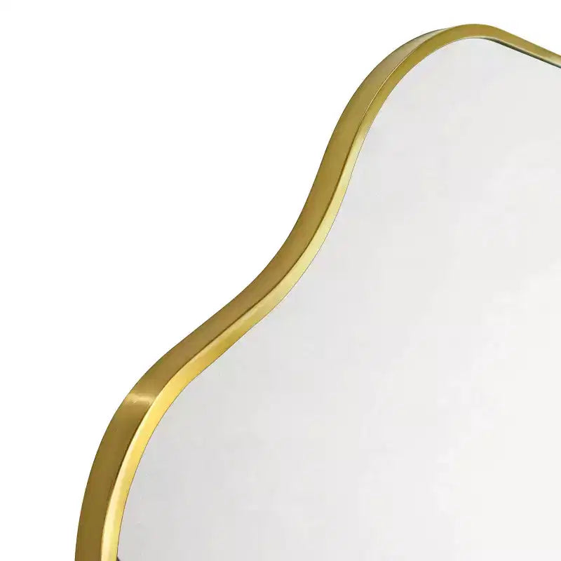 Miroir asymétrique doré sur pied, Cadre doré irrégulier et incurvé, 65 H x 35 L, Grand miroir mural pleine longueur pour chambre ou salon